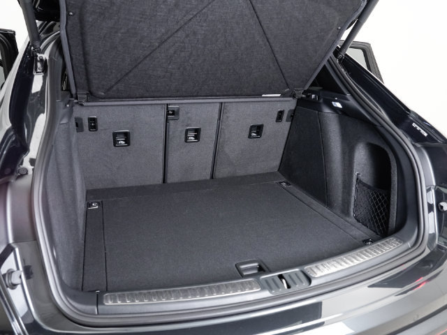 Certified 2026 Porsche Macan AWD/4WD image 28