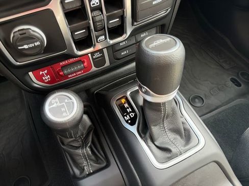 Used 2024 Jeep Gladiator Sport AWD/4WD image 25