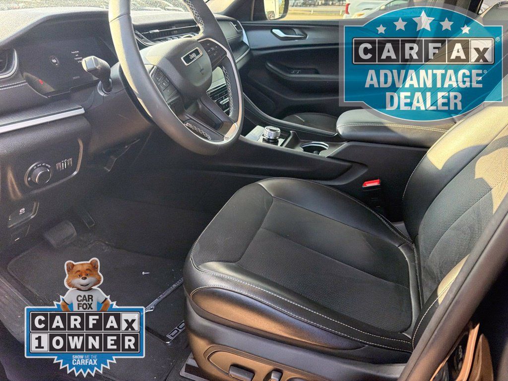 Used 2024 Jeep Grand Cherokee Altitude AWD/4WD image 9