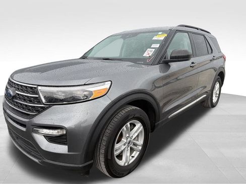 Used 2023 Ford Explorer XLT w/ Equipment Group 202A AWD/4WD image 9