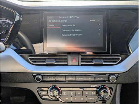 Used 2020 Kia Niro LX image 23