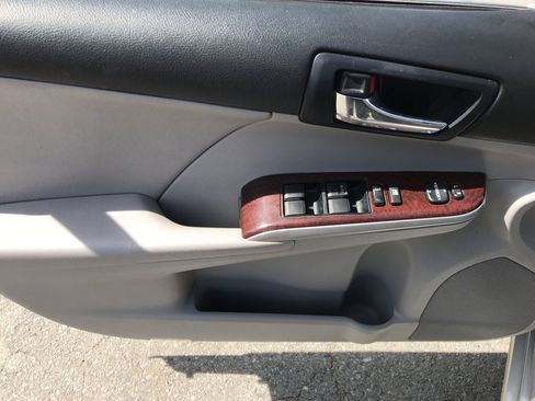 Used 2012 Toyota Camry XLE w/ Leather Pkg FWD image 14