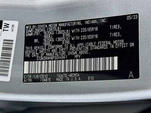 Used 2023 Toyota Highlander XLE image 12