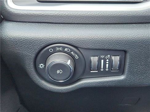 New 2026 Chrysler Pacifica Select FWD image 15