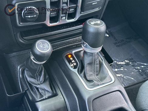 Certified 2024 Jeep Wrangler Unlimited AWD/4WD image 21