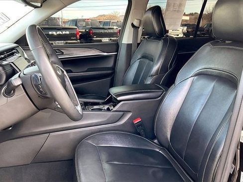 Used 2023 Jeep Grand Cherokee Limited image 27