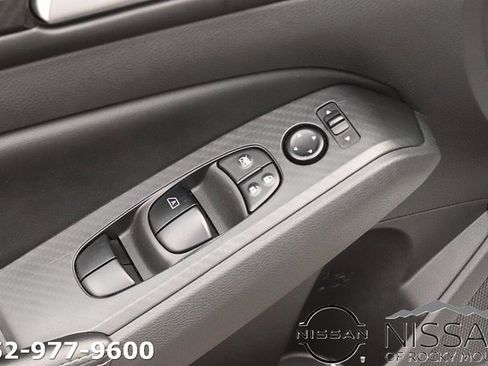 Used 2024 Nissan Altima 2.5 SV image 12