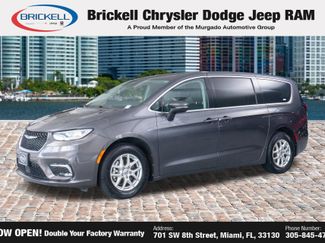 Used 2023 Chrysler Pacifica Touring-L FWD video 3