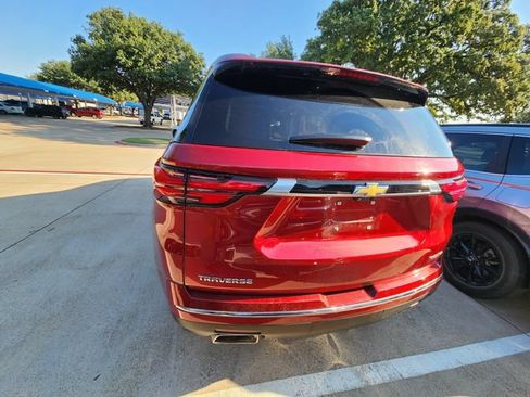 Used 2023 Chevrolet Traverse Premier FWD image 5