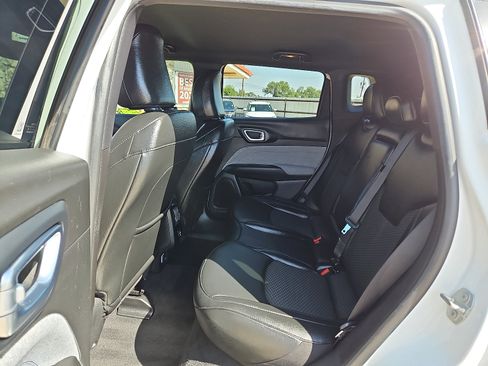 Used 2024 Jeep Compass Latitude AWD/4WD image 9