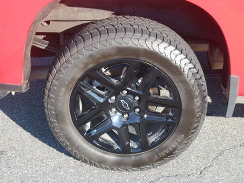 Used 2025 Chevrolet Silverado 1500 Custom w/ Turbomax Blackout Package AWD/4WD image 38