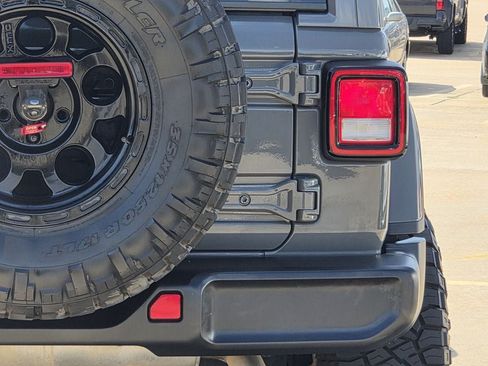 Used 2020 Jeep Wrangler Unlimited Sahara AWD/4WD image 9