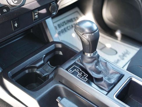 Used 2016 Toyota Tacoma SR image 12