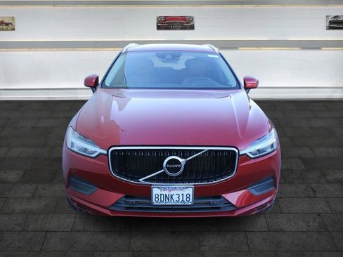 Used 2018 Volvo XC60 T5 Momentum w/ Vision Package image 2