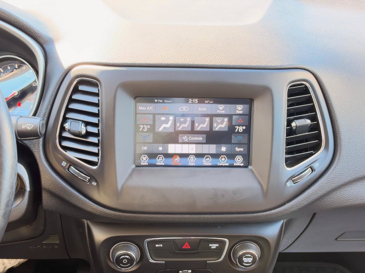 Used 2018 Jeep Compass Latitude w/ Popular Equipment Group AWD/4WD image 54