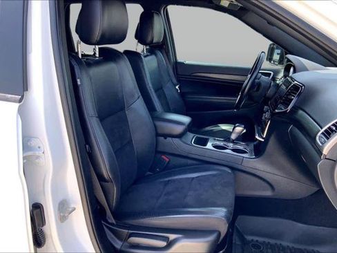 Certified 2022 Jeep Grand Cherokee Laredo X RWD image 9