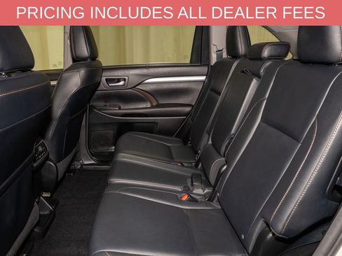 Used 2016 Toyota Highlander XLE FWD image 9