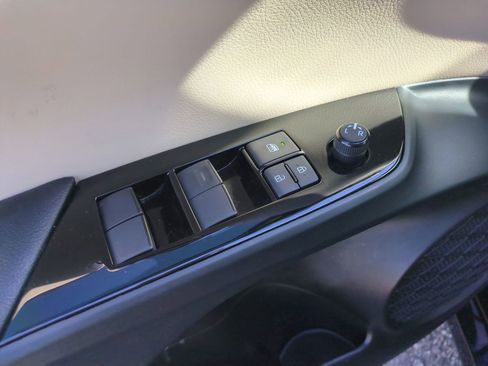 Used 2022 Toyota Prius Limited image 12