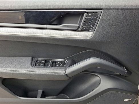 Used 2025 Porsche Cayenne w/ Premium Package Plus image 17