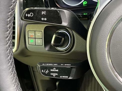 Certified 2023 Porsche Cayenne AWD/4WD image 40