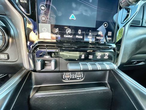 Used 2023 RAM 1500 Laramie AWD/4WD image 18