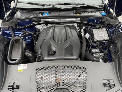 Used 2022 Porsche Macan image 42