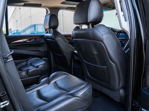 Used 2018 Cadillac Escalade Luxury image 23