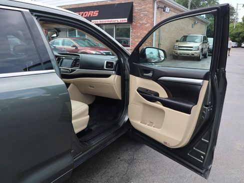 Used 2016 Toyota Highlander XLE AWD/4WD image 10