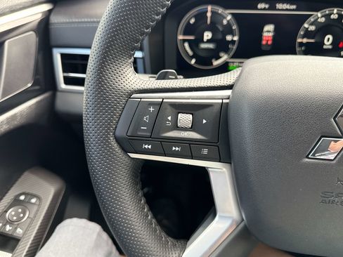 Used 2025 Mitsubishi Outlander SE AWD/4WD image 25