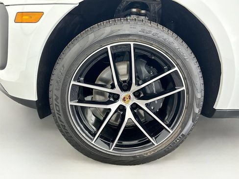 Used 2026 Porsche Macan AWD/4WD image 31