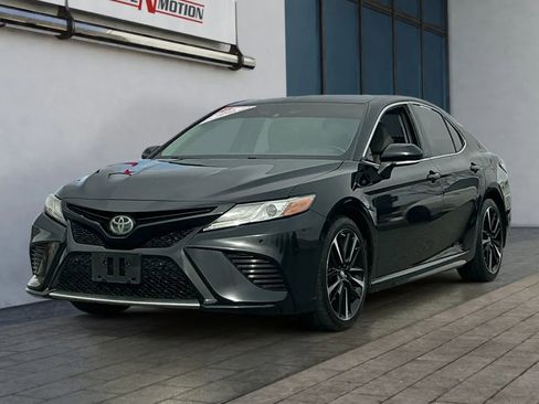 Used 2018 Toyota Camry XSE image 6