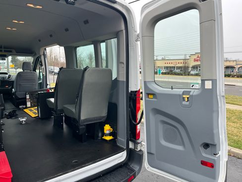 Used 2018 Ford Transit 350 XL image 33