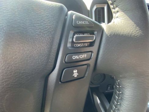 Used 2025 Nissan Frontier SV w/ SV Convenience Package image 25