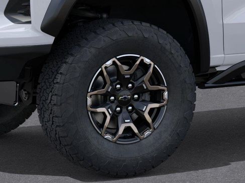 New 2026 Chevrolet Colorado ZR2 w/ Technology Package AWD/4WD image 9