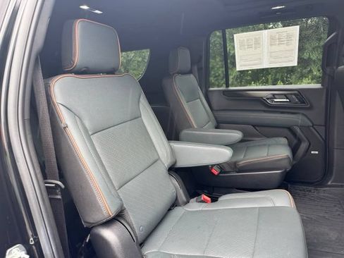 Used 2025 GMC Yukon XL AT4 AWD/4WD image 27