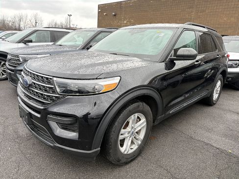 Used 2023 Ford Explorer XLT image 4