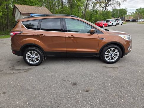 Used 2017 Ford Escape SE w/ SE Leather Comfort Package AWD/4WD image 8