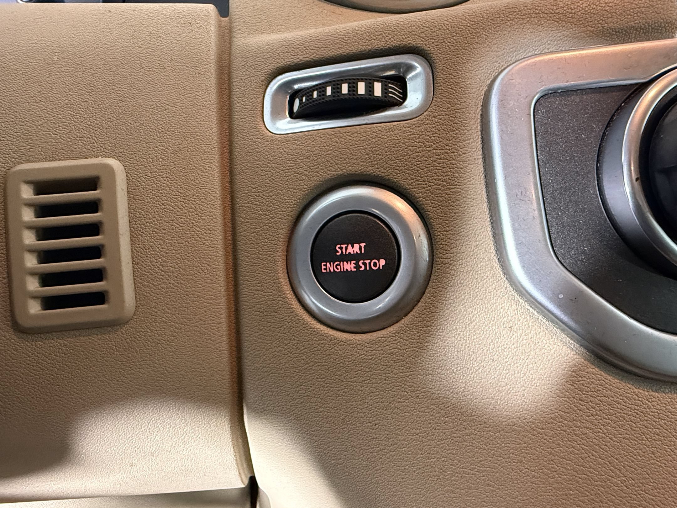 Used 2015 Land Rover LR4 HSE AWD/4WD image 16