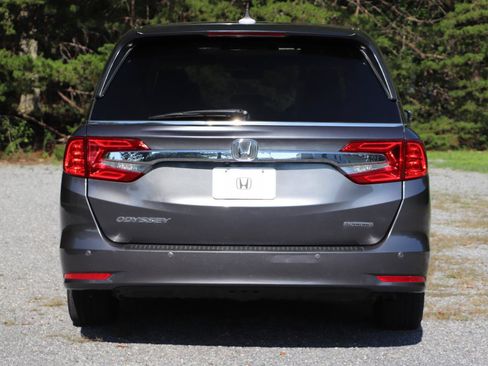 Used 2018 Honda Odyssey Touring image 4