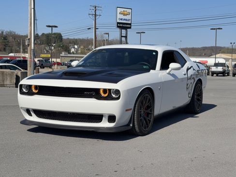 Used 2018 Dodge Challenger SRT Hellcat image 1