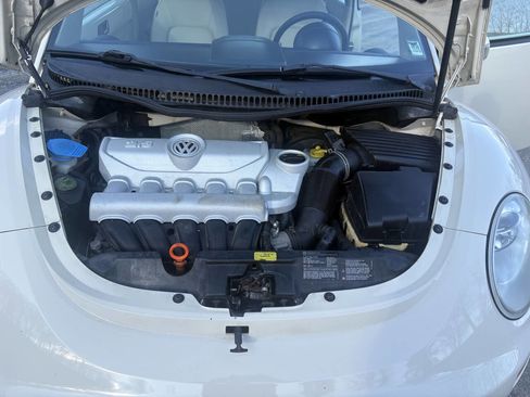 Used 2008 Volkswagen Beetle S image 16