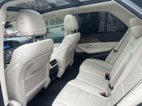 Used 2024 Mercedes-Benz GLE 350 4MATIC w/ AMG Line Exterior image 7