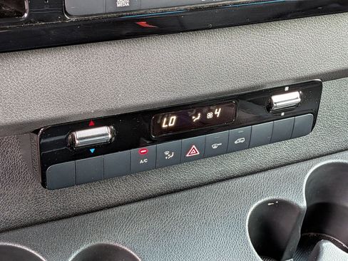 Used 2024 Mercedes-Benz Sprinter 2500 image 14