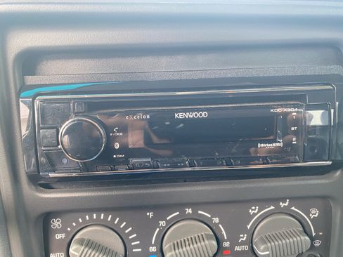 Used 2001 Chevrolet Silverado 2500 LT image 14