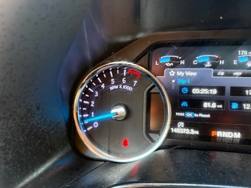 Used 2018 Ford Expedition XLT w/ Equipment Group 202A AWD/4WD image 41
