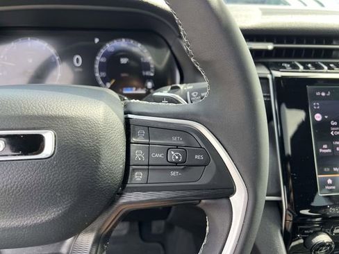 Certified 2024 Jeep Grand Cherokee Altitude AWD/4WD image 18