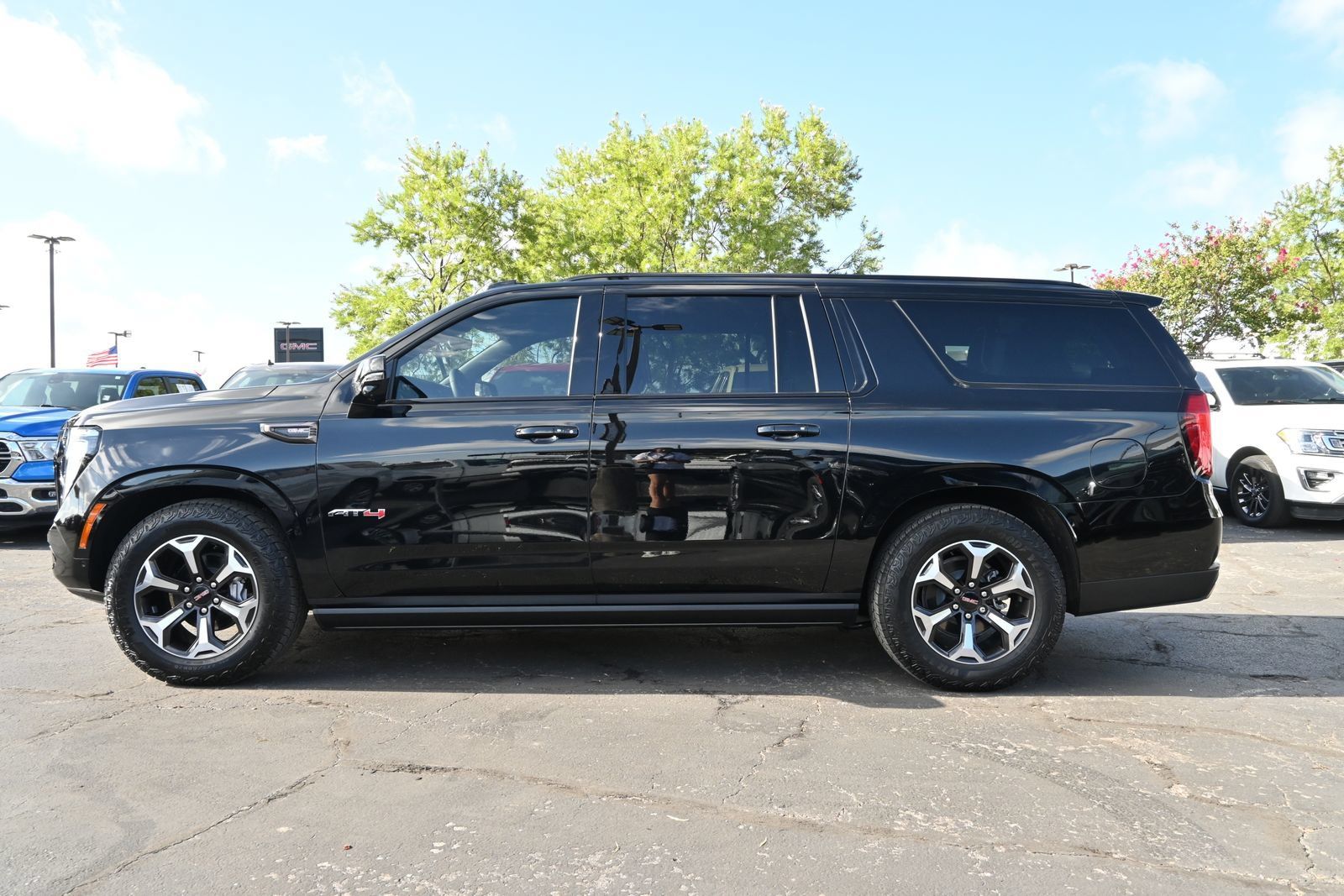 Used 2026 GMC Yukon XL AT4 Ultimate AWD/4WD image 4