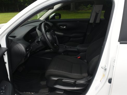 Used 2024 Honda HR-V LX image 7