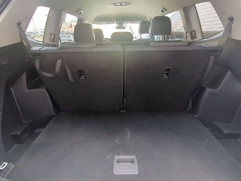 Used 2025 Volkswagen Atlas SE image 28