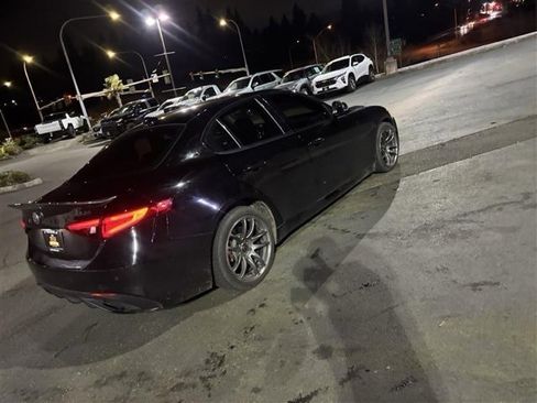 Used 2019 Alfa Romeo Giulia Ti Sport w/ Quick Order Package 22U Sport image 9